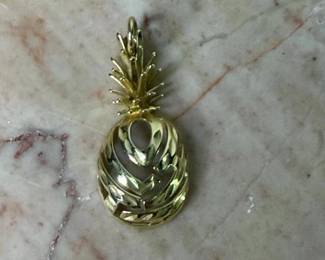 039 14kgoldpineapplependant