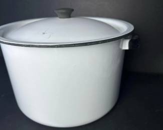 092 whiteenamelwarestockpotwithlid