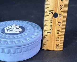 170 smallwedgwoodbluejasperwareliddedtr