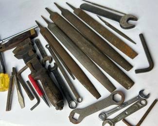 063 assortedvintagehandtoolsincludingwr
