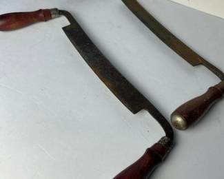062 pairofvintagedrawkniveswithwooden