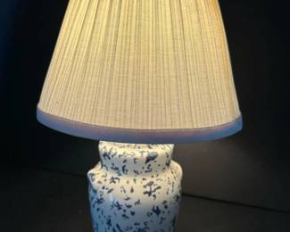 037 smallblueandwhiteceramictablelamp
