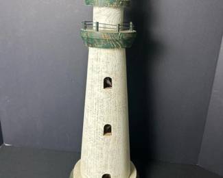 187 wood21talllighthousewithgreenandw