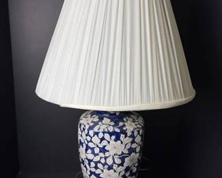 121 bluefloralporcelaintablelampwithpl