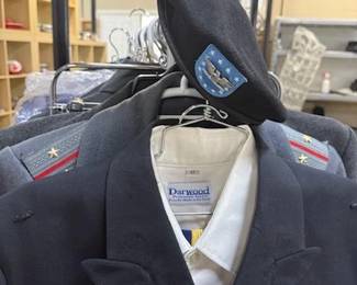 FANTASTIC COLLECTION OF MILITARY UNIFORMS, INCLUDING COMPLETE FORMAL DRESS UNIFORM AND OTHER VINTAGE CLOTHING FROM JACKETS/SHIRTS/PANTS/CAMO/SWEATS/RAINGEAR/BOOTS-MORE!!!!