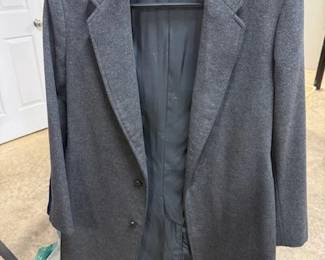 FANTASTIC COLLECTION OF MILITARY UNIFORMS, INCLUDING COMPLETE FORMAL DRESS UNIFORM AND OTHER VINTAGE CLOTHING FROM JACKETS/SHIRTS/PANTS/CAMO/SWEATS/RAINGEAR/BOOTS-MORE!!!!!!