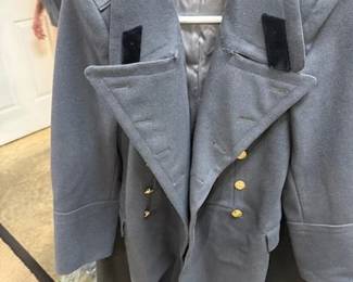 FANTASTIC COLLECTION OF MILITARY UNIFORMS, INCLUDING COMPLETE FORMAL DRESS UNIFORM AND OTHER VINTAGE CLOTHING FROM JACKETS/SHIRTS/PANTS/CAMO/SWEATS/RAINGEAR/BOOTS-MORE!!!!!!!