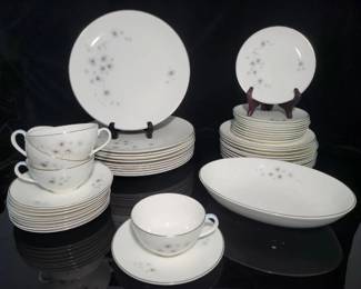ROYAL DOULTON Thistledown