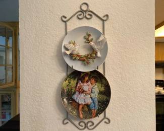 Jonathan Byron Doves Plate and Reco Children Plate with Display