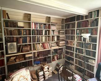 Massive library with thousand of antique and vintage books, some rare pieces here!