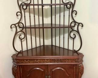 Corner buffet / hutch