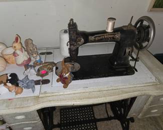 Sewing machine and table