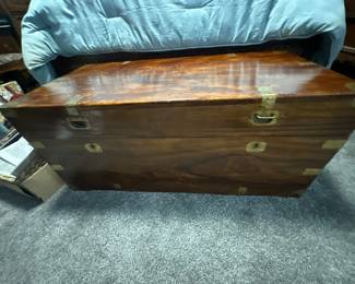 Storage trunk (closed)