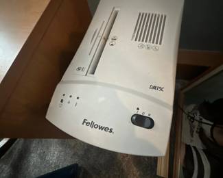 Fellowes paper shredder