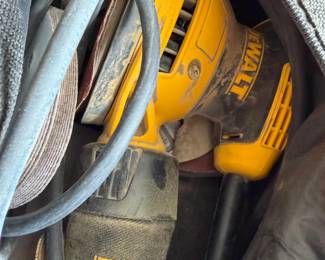 DeWalt Random Orbit Sander Bundle