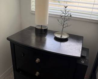 Jayden Creation Ken Black Drawer Nightstand with Builtin Charging Station