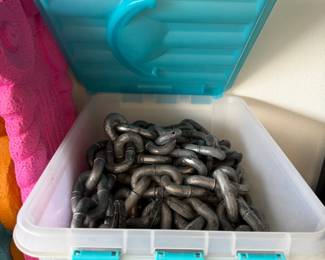 HeavyDuty Galvanized Steel Anchor Chain in Snapware Storage Container
