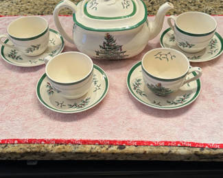 Lot 13: Spode Christmas Tea Service