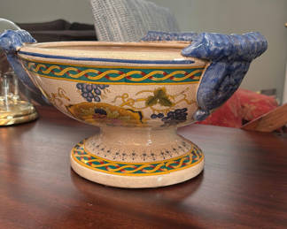 Lot 18: Decorative ceramic pedestal compote bowl with grapevine motif