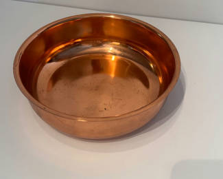 Lot 10: Vintage Solid Copper Basin Bowl - Round Metallic Display Tub