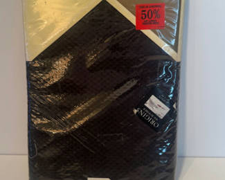 Lot 12: Ambrosia Fine Table Linens - Packaged Table Set