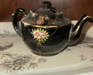 Lot 31: Japanese Floral Teapot with Serving Tray