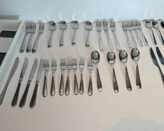 Lot 39: Bundle of Stainless Steel Flatware