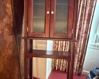 Traditional Wood Over-Toilet Storage Cabinet with Reeded Glass Doors
