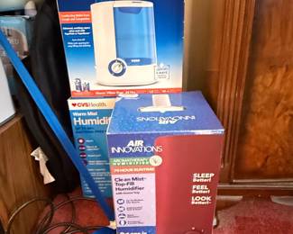 Vicks Warm Mist Humidifier and Air Innovations Aromatherapy Humidifier