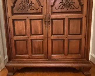 Thomasville Furniture Flamenco Collection Spanish Mediterranean Solid Pecan Server Buffet