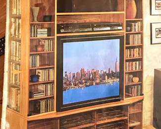 KB 850 Scandinavian-Style Home Entertainment Center