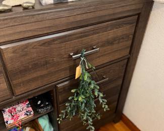 Items Located In 1st Bedroom (MASTER)