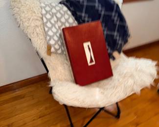Items Located In 1st Bedroom (MASTER)