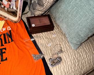 Items Located In 1st Bedroom (MASTER)