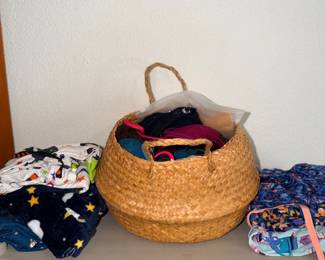 Items Located In 1st Bedroom (MASTER)