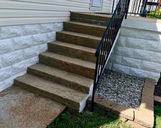 Affton Estate Sale ~ Be Careful On The Steps!