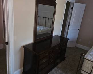 Dresser w/mirror