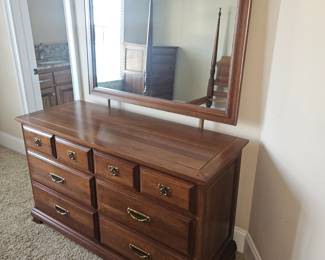 Dresser w Mirror