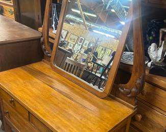 Horseshoe dresser