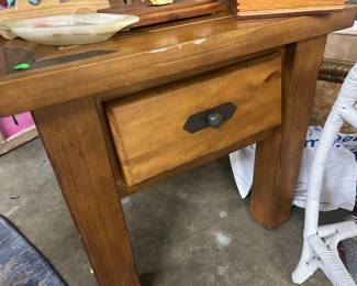 Pine lamp table