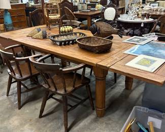 Farmhouse table w/ captain chairs