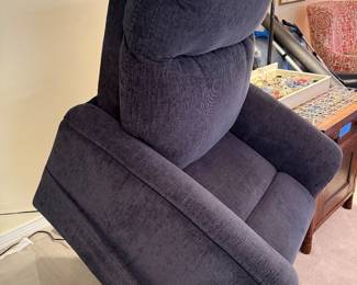 Lifted - Power Lift Recliner - Sitting Pretty Genesis LC-150S / Petite Size / Power Lift Assist/Power Recline / 325lb Weight Capacity / Practically new condition - rarely used / Manufactured in 2024