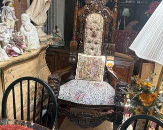 Kings chair w/lions