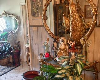 Sooo many gold mirrors!