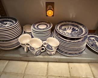 Oxford Brazil Blue Willow Dinnerware