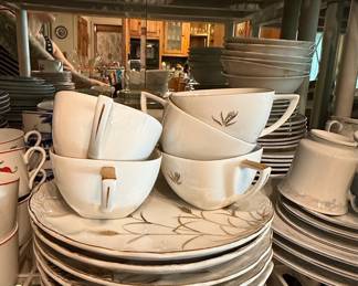 Royalty Japan Wheat Pattern Porcelain Dinnerware Set