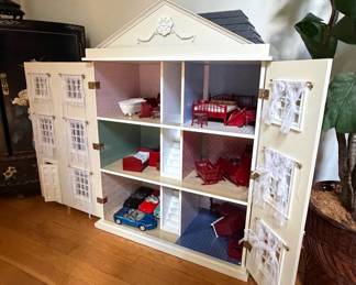 Wooden Dollhouse with Hinged Doors