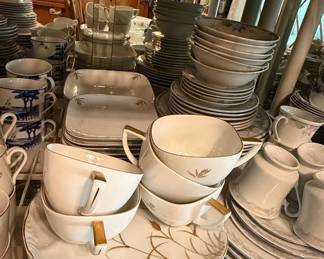 Royalty Japan Wheat Pattern Porcelain Dinnerware Set