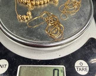 8 g of 14 karat gold