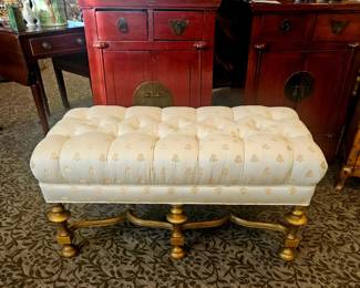 Stunning tuffet in clean, perfect condition